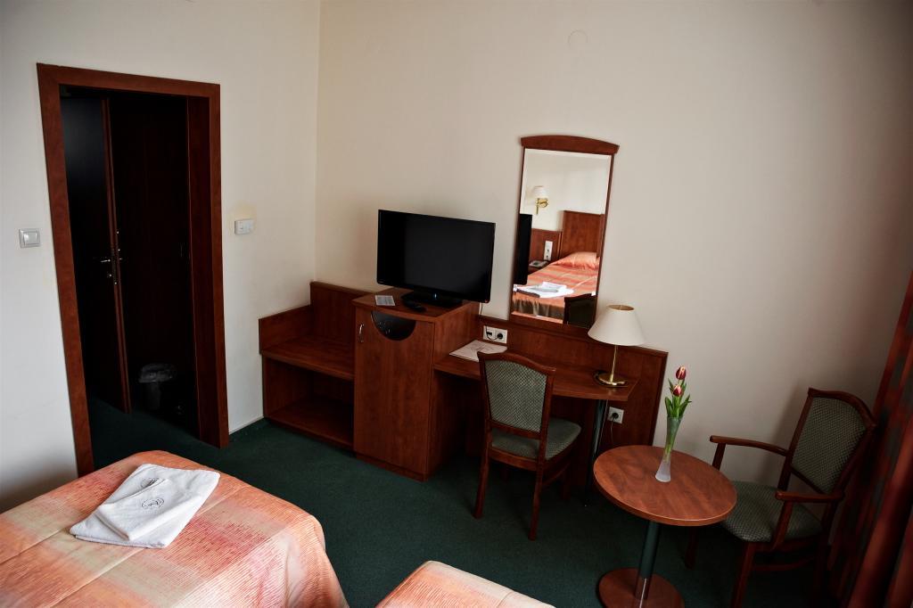 Hotel Lukacs Superior Kazincbarcika Buitenkant foto