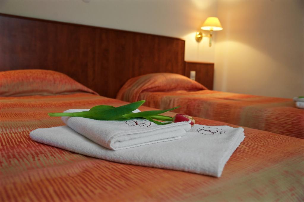 Hotel Lukacs Superior Kazincbarcika Kamer foto