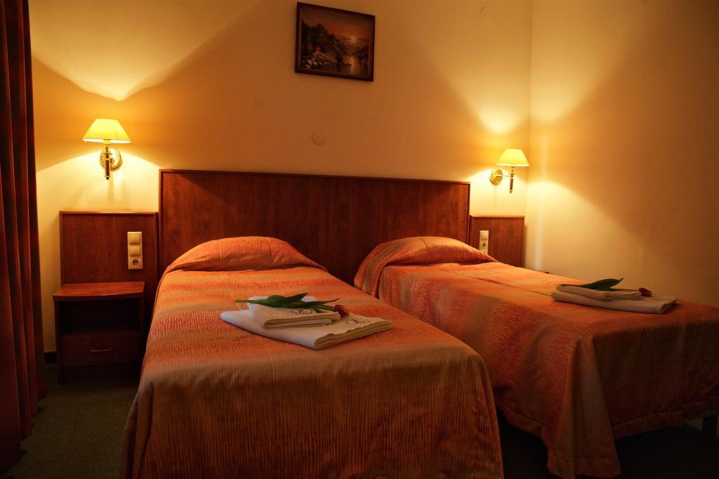 Hotel Lukacs Superior Kazincbarcika Kamer foto
