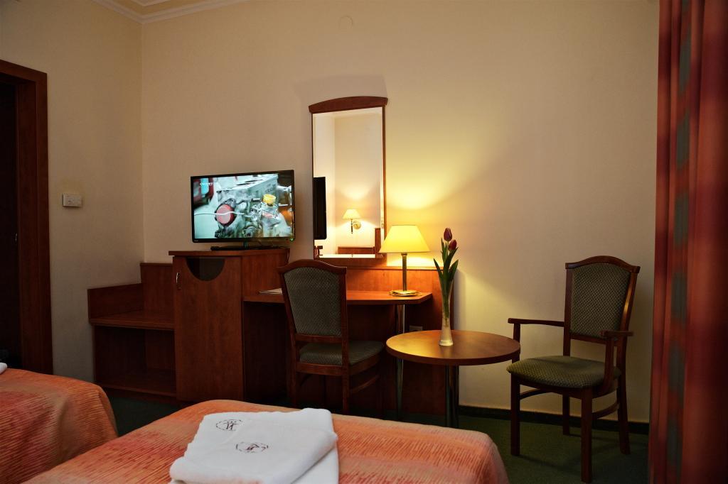 Hotel Lukacs Superior Kazincbarcika Kamer foto