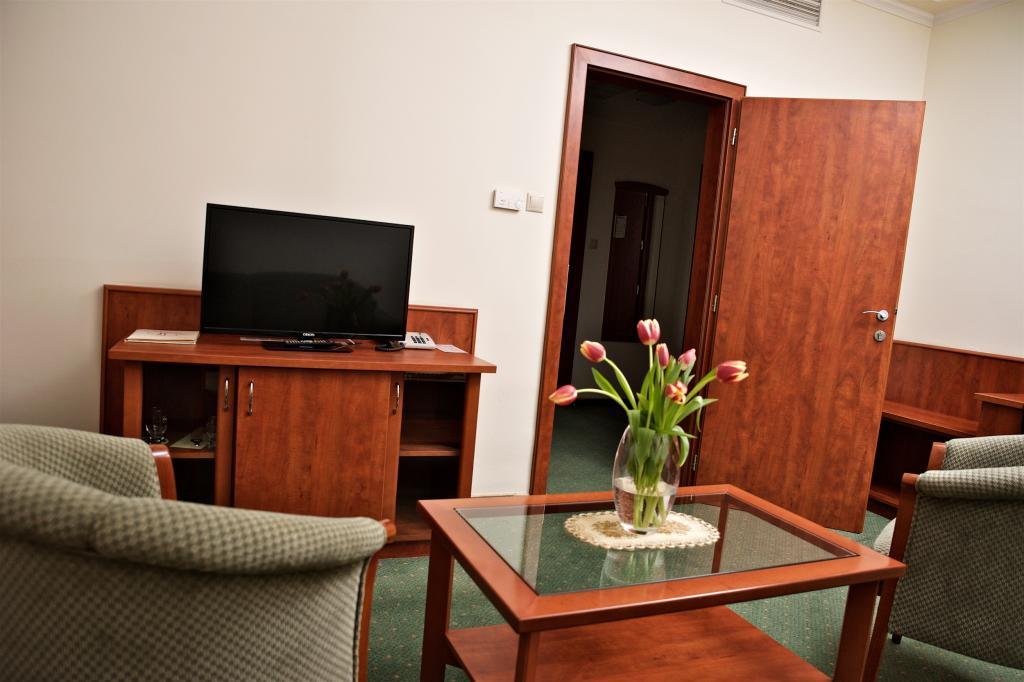 Hotel Lukacs Superior Kazincbarcika Kamer foto