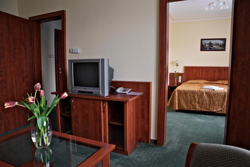 Hotel Lukacs Superior Kazincbarcika Kamer foto