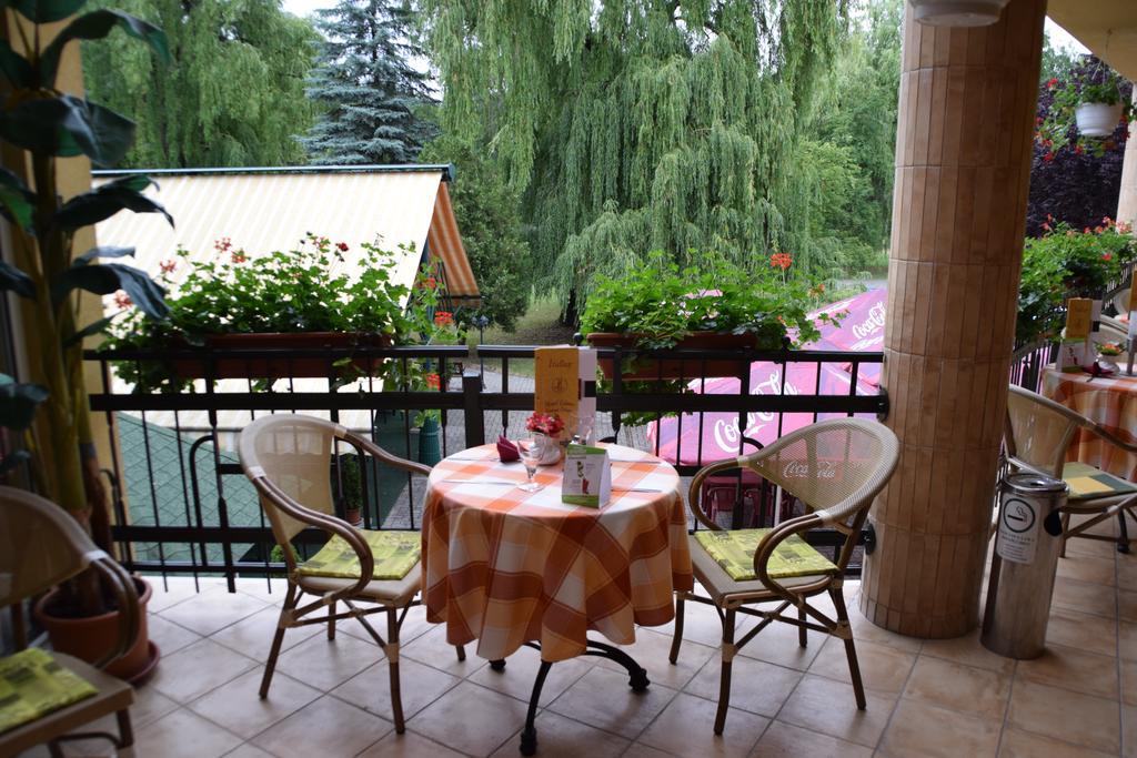 Hotel Lukacs Superior Kazincbarcika Buitenkant foto