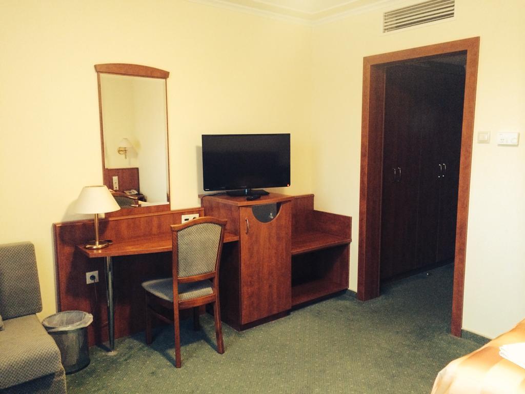 Hotel Lukacs Superior Kazincbarcika Kamer foto